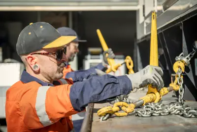 egh-pic-construction-worker-orange-vest-dark-cap-3x2-2560x1707.webp