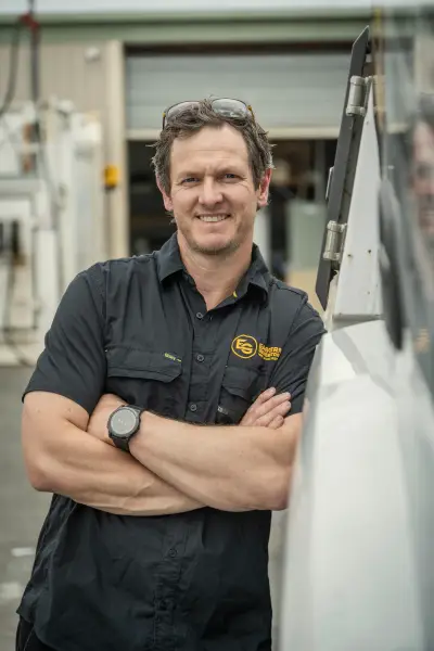 egh-pic-darren-man-black-short-sleeved-shirt-logo-watch-2x3-1707x2560-2.webp