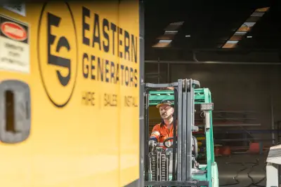 egh-pic-man-orange-shirt-cap-operates-green-3x2-2560x1707.webp