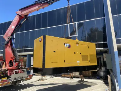 egh-pic-red-crane-lifts-yellow-cat-generator-4x3-2560x1920.webp