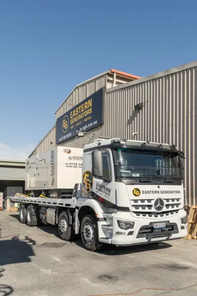 egh-pic-white-mercedes-benz-truck-flatbed-trailer-parked-2x3-1707x2560.webp