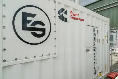egh-pic-white-shipping-container-black-red-logos-3x2-2560x1707.webp