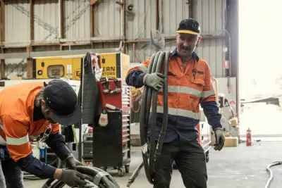 egh-pic-workers-orange-blue-uniforms-reflective-stripes-3x2-2560x1707.webp