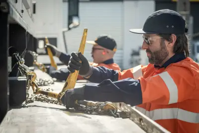 egh-pic-workers-orange-vests-dark-caps-operate-3x2-2560x1707.webp